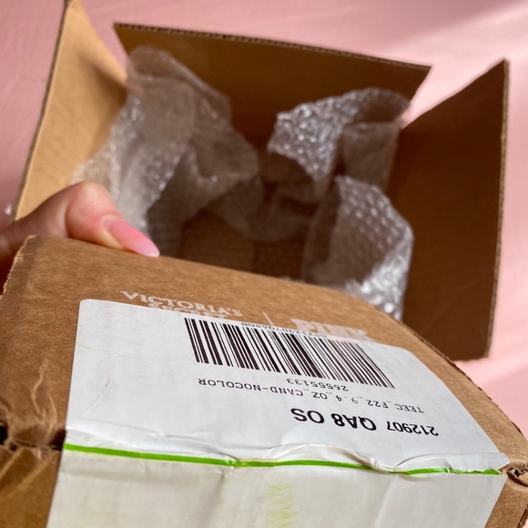 NWT VELVET PETALS 9 oz. candle by Victoria's Secret, untouched, sealed box! - Picture 2 of 3